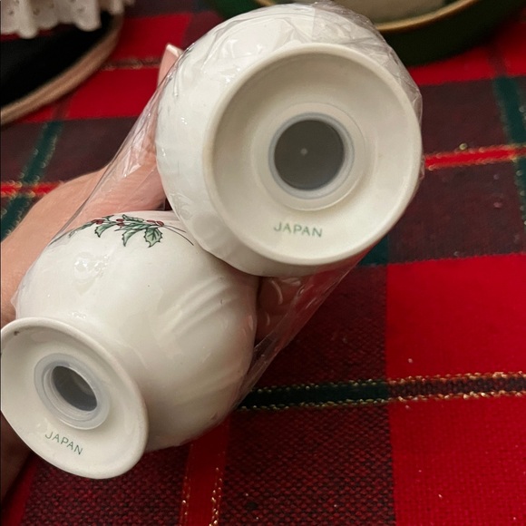 Nikko Ceramics White and Green Holly Salt and Pepper Shakers - Picture 2 of 3